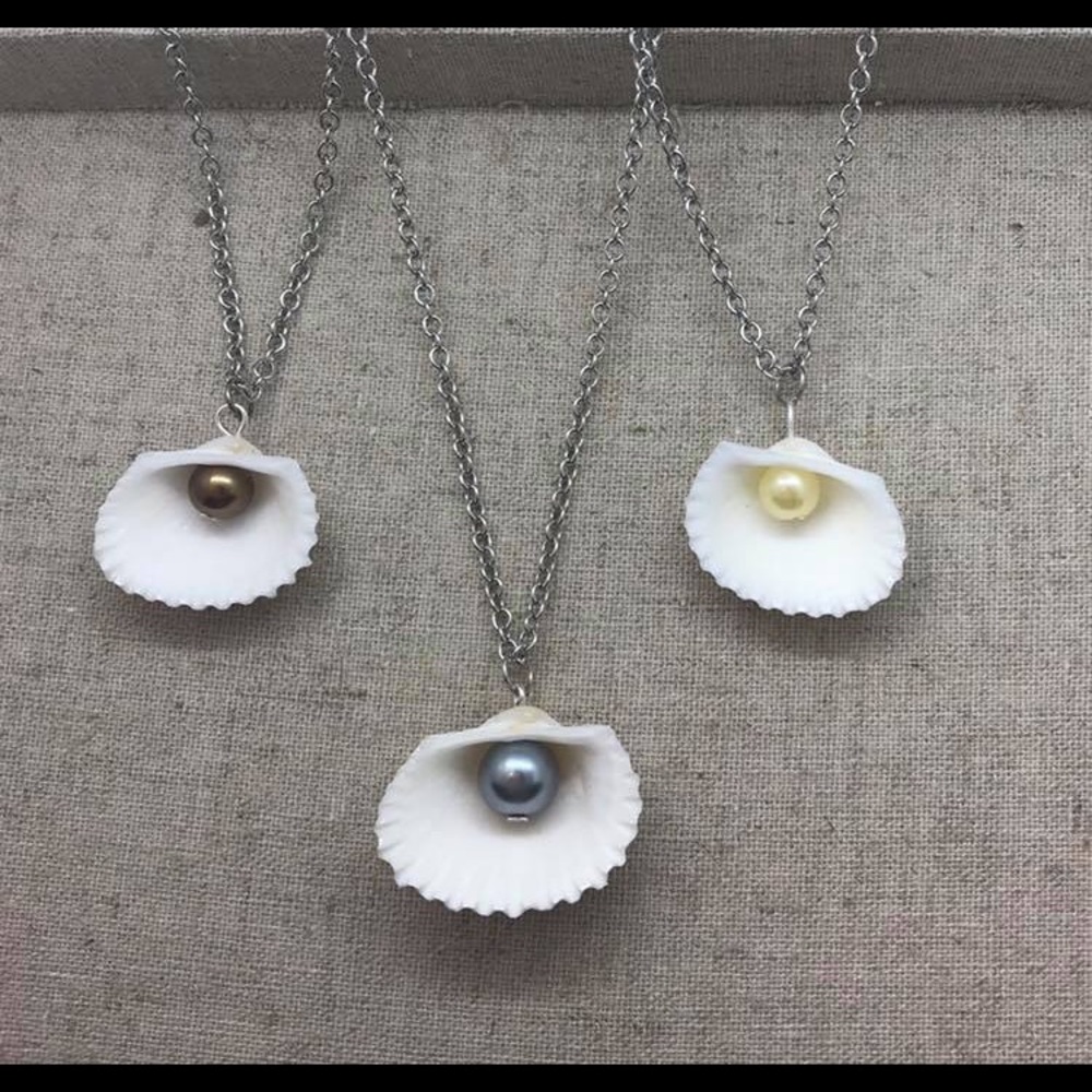 hand drilled seashell with pearl pendant necklace